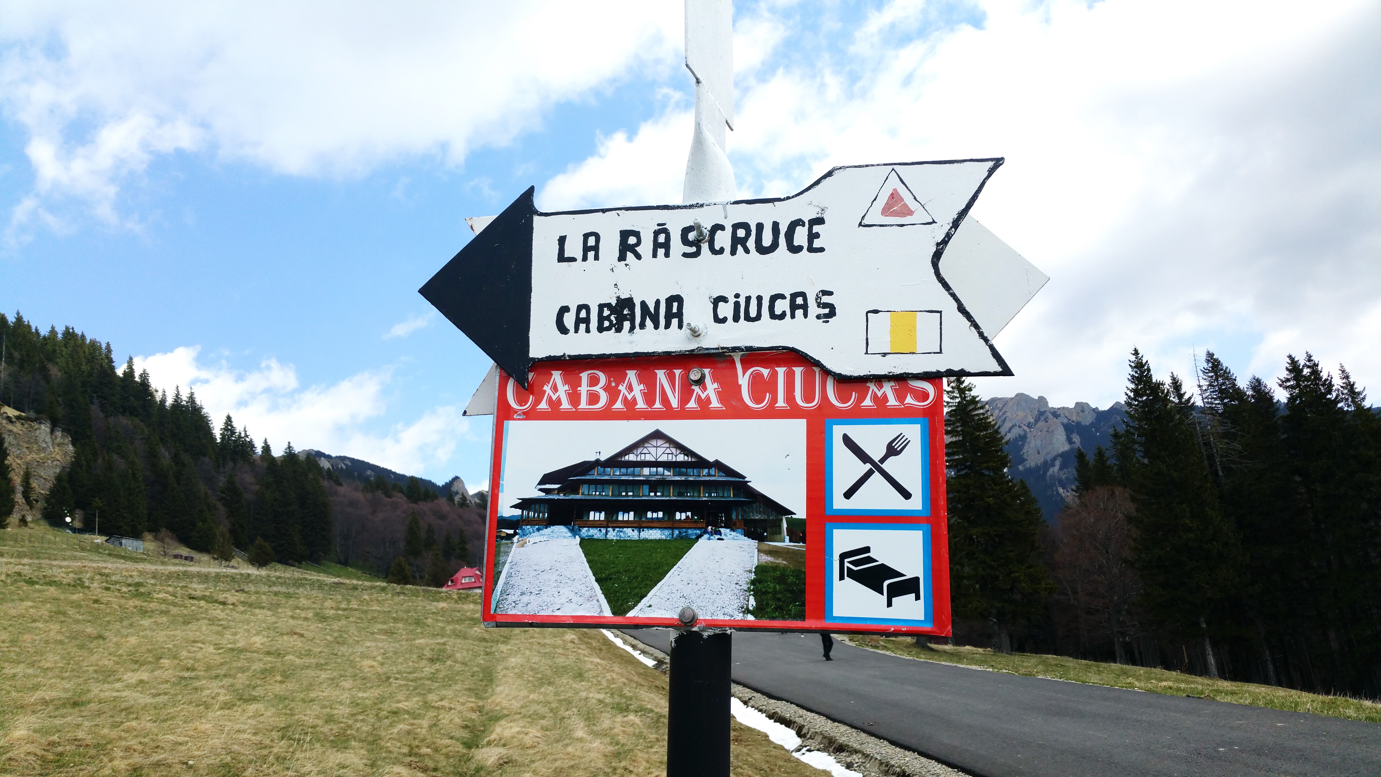 Drumul de urmat către Cabana Ciucaş