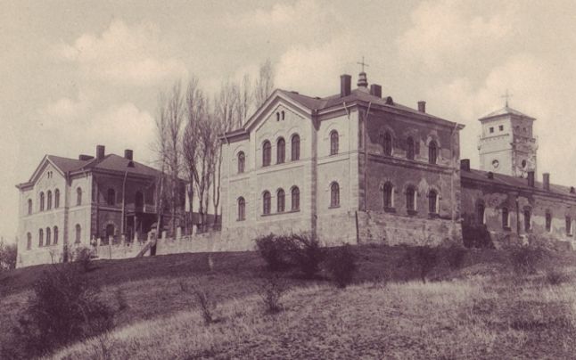 Liceul Militar Mânăstirea Dealu înainte de a fi distrus în cutremurul din 1940, Sursa: www.adevarul.ro 