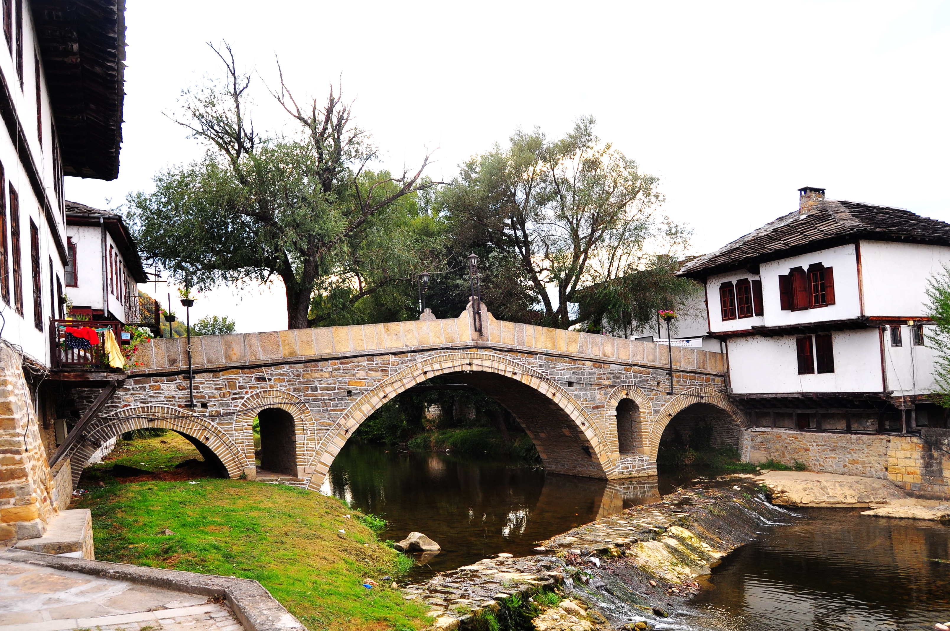 Podul din centrul istoric. Tryavna. Bulgaria