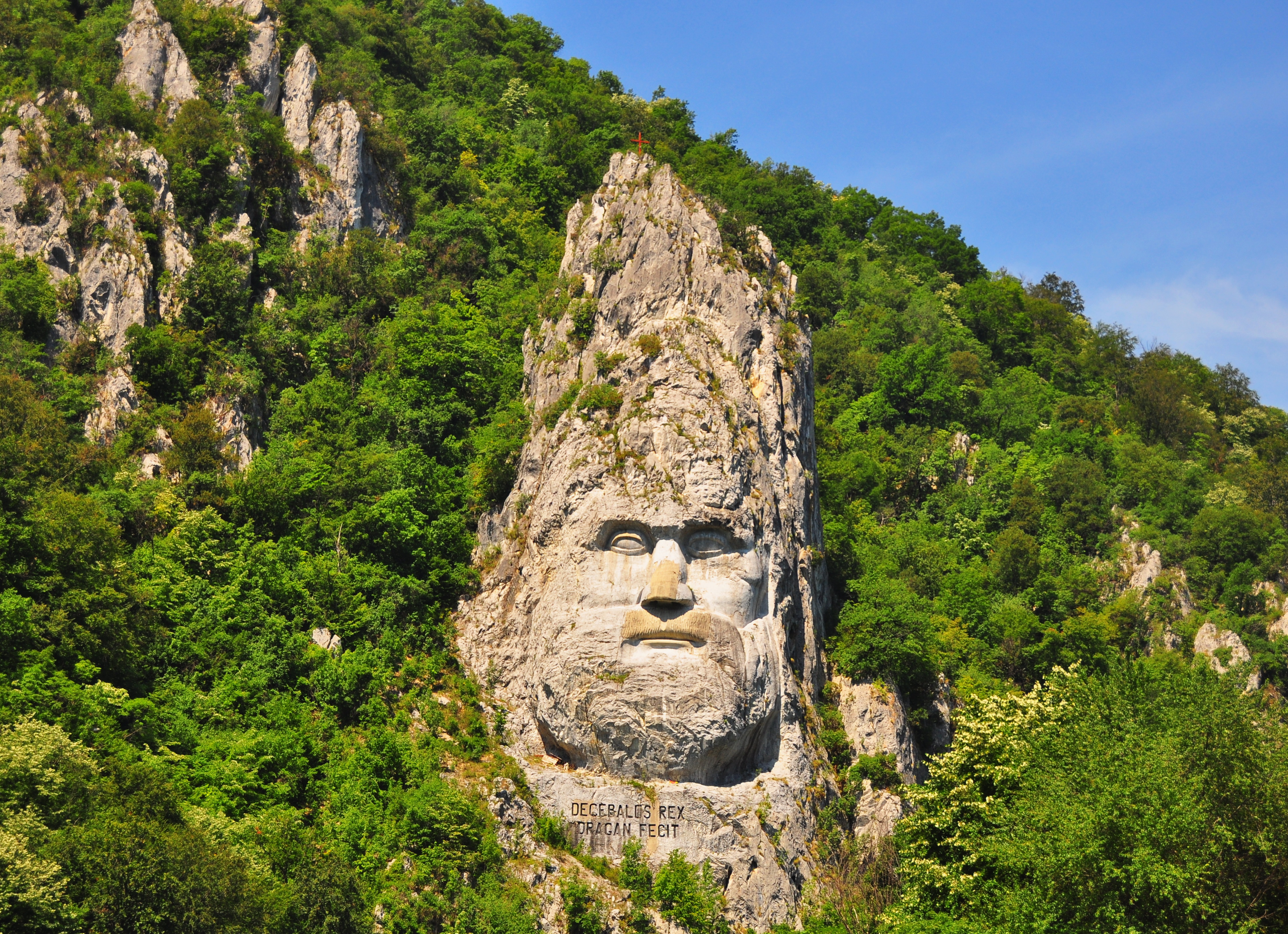Chipul lui Decebal - cea mai înaltă sculptură în piatră din Europa și a doua din lume 